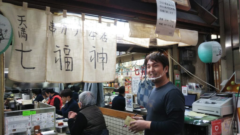 天神橋筋商店街の串カツ店「かき入れ時に前年比の半分」